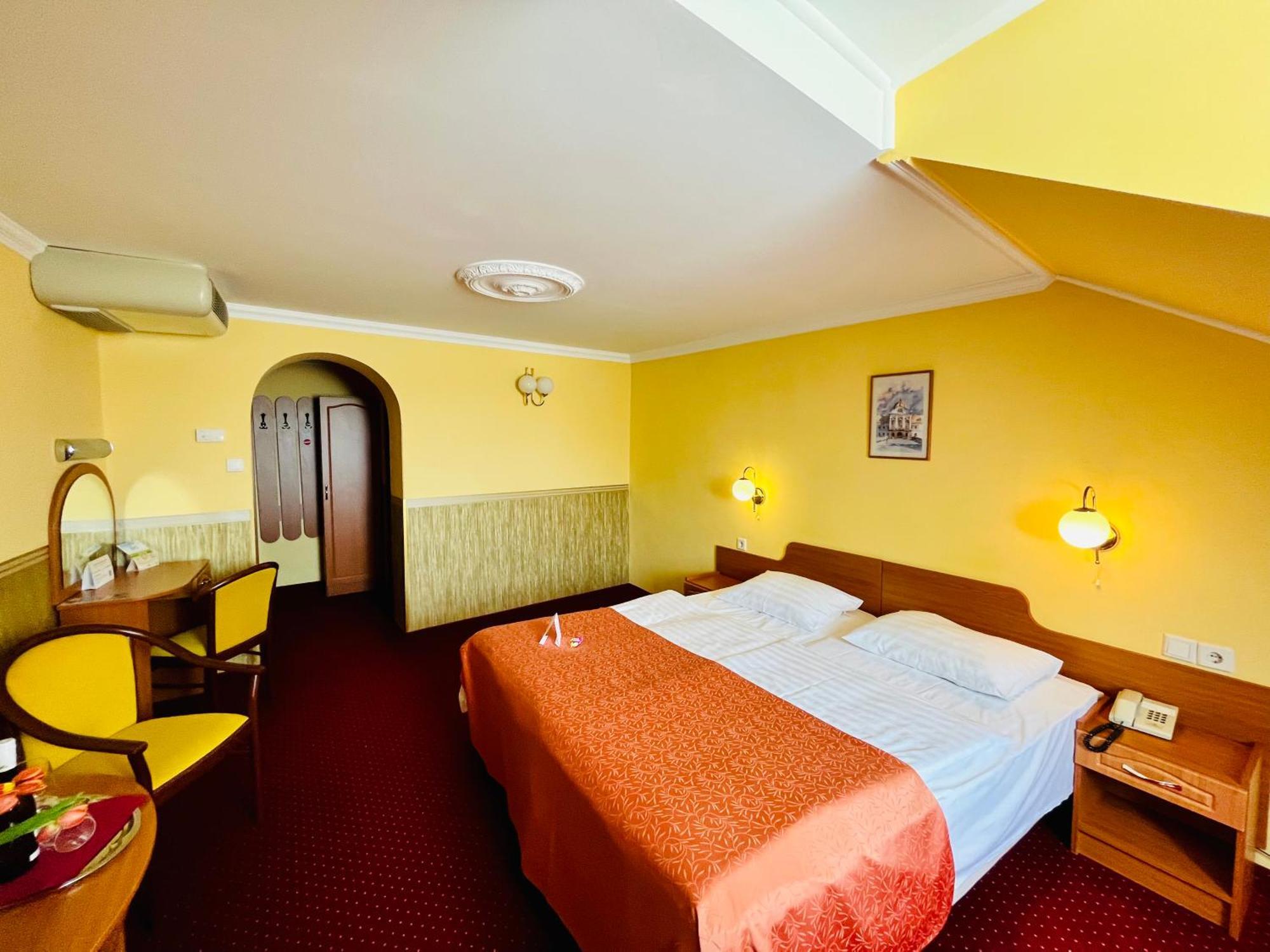 Hotel Korona Wellness, Rendezvény és Borszálloda Eger Quarto foto