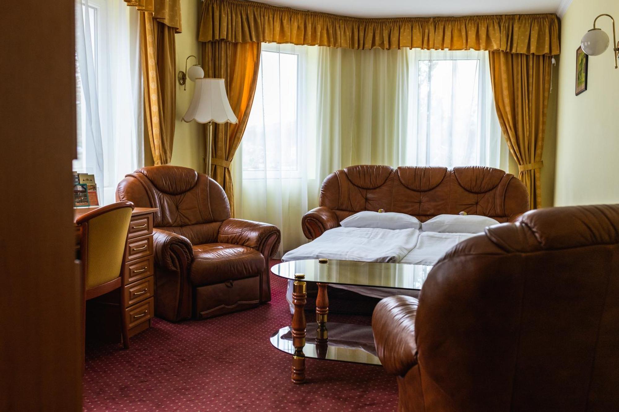 Hotel Korona Wellness, Rendezvény és Borszálloda Eger Quarto foto