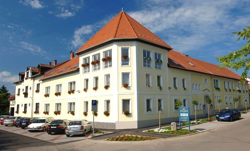 Hotel Korona Wellness, Rendezvény és Borszálloda Eger Exterior foto